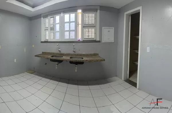 Excelente Casa Duplex com 6 quartos para locação no Edson Queiroz