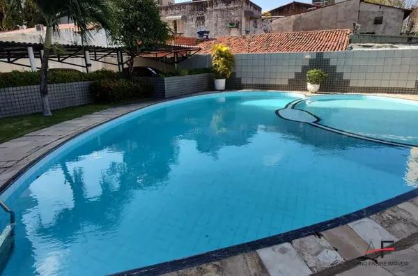 Apartamento com 3 quartos para venda na Varjota