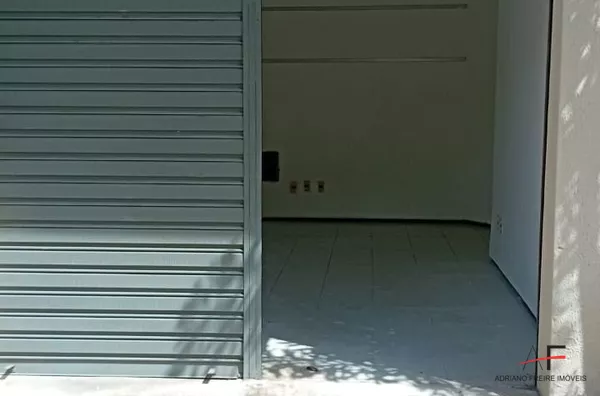 Sala Comercial com dois ambientes amplos para locação no Papicu