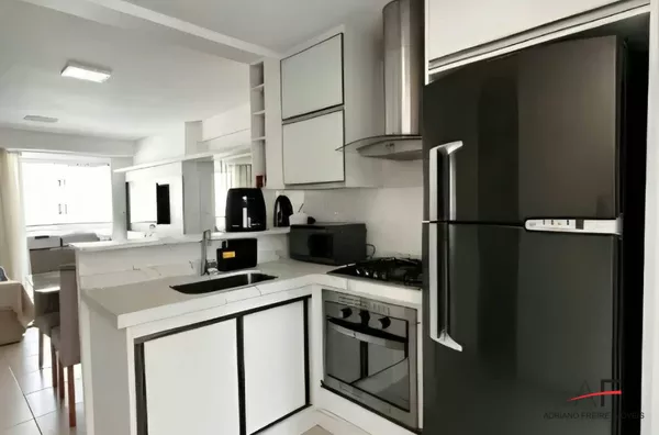 Apartamento projetado e mobiliado com 2 quartos no Condomínio Beach Class