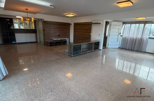 Apartamento projetado com 4 quartos para Venda no Meireles