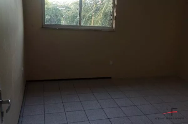 Excelente apartamento com 3 quartos no Edifício Royan - Papicu