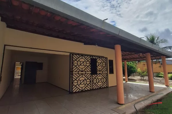 Excelente Casa com 3 suítes para venda na Messejana