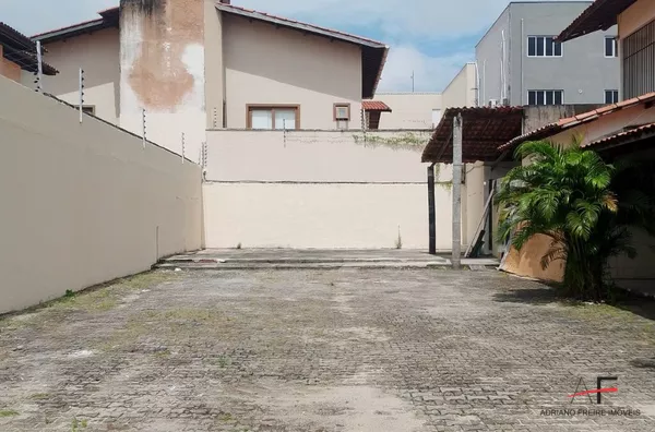 Casa Comercial com 5 suítes para locação no Edson Queiroz