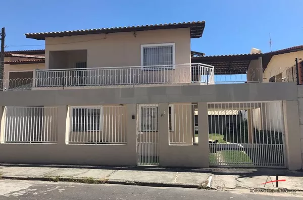 Excelente Casa Duplex com 5 suítes para venda na Messejana