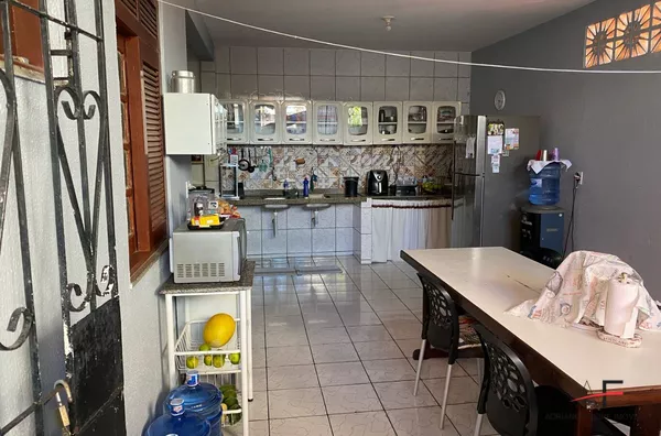 Casa com 4 quartos para venda próximo ao Lago Jacarey