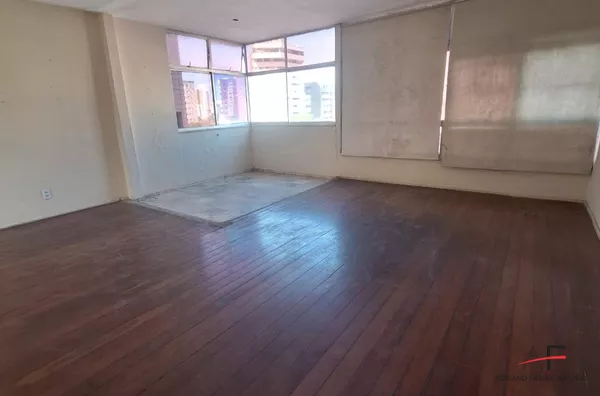 Excelente Apartamento com 3 quartos para Venda no Meireles