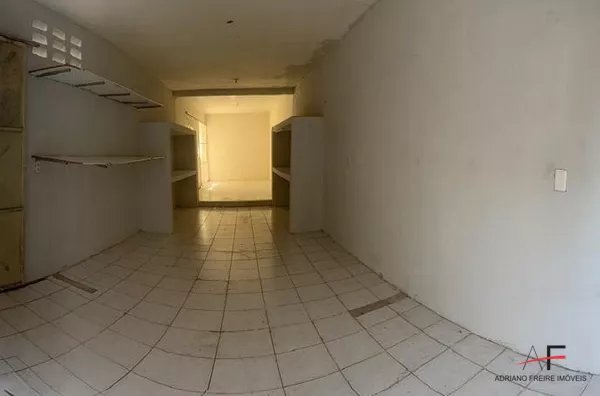 Excelente Casa Duplex com 6 quartos para locação no Edson Queiroz