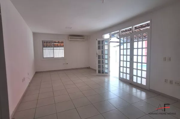 Excelente Casa plana com 4 suítes,  a 1 minuto da Praia!