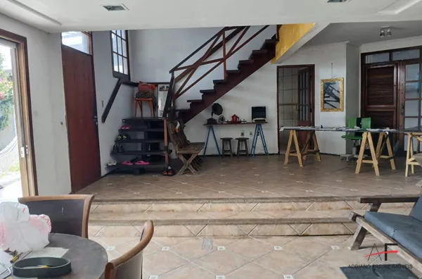 Excelente Casa Duplex com 4 quartos para locação no Parque Manibura