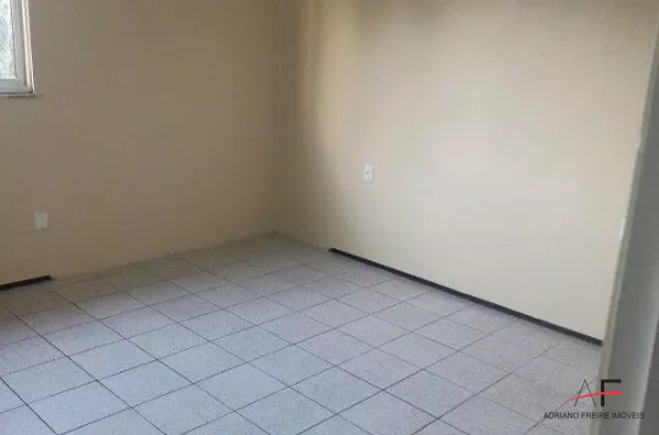Excelente apartamento com 3 quartos no Edifício Royan - Papicu