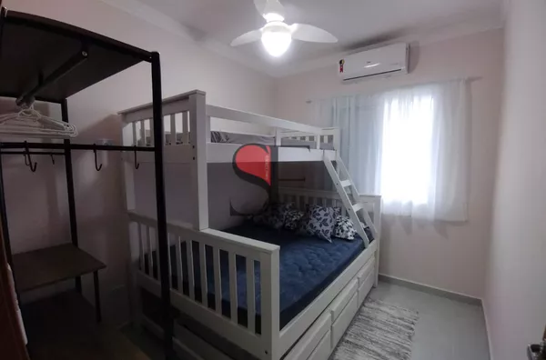 Apartamento com 2 dormitórios na Praia das Toninhas em Ubatuba para venda.