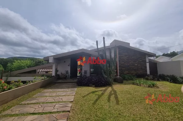 CASA DUPLEX ALTO PADRÃO EM CAMOBI