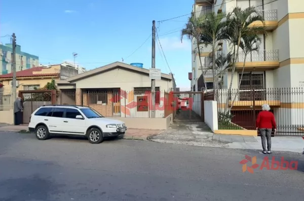 CASA RESIDENCIAL - 4 DORMITÓRIOS E 2 VAGAS DE GARAGEM
