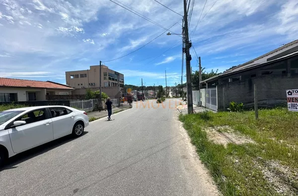 Excelente localização, na cara do gol, com excelentes comércios no entorno.