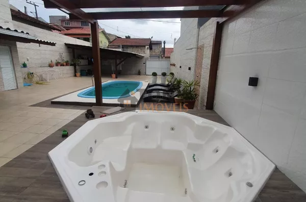 Excelente casa com piscina, jacuzzi, 3 dorm. 4 vagas -ACEITA PERMUTA