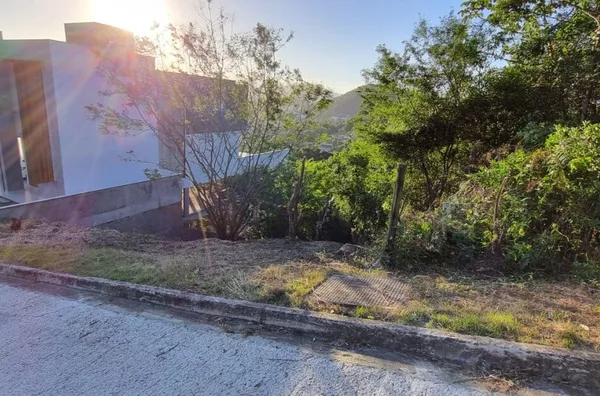 TERRENO COM VISTA INCRIVEL EM LOTEAMENTO FECHADO 