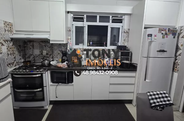 Casa casa comercial à venda no bairro Bela Vista - São José - SC.