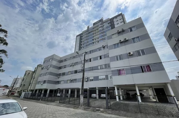 APARTAMENTO 3 QUARTOS NO FLORESTA BEM LOCALIZADO
