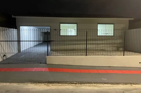 CASA LEGALIZADA COM 3 QUARTOS 