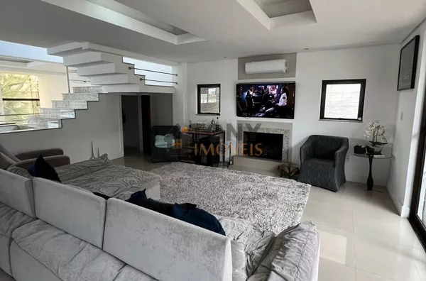 Bellissíma casa com 3 Quartos e 4 banheiros à Venda, 310 m² - Pedra Branca - Palhoça. - Foto 15