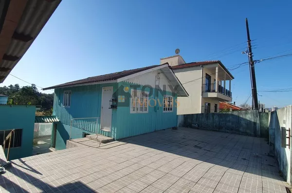 Casa mista com terreno de 448 m2 à venda no bairro Bela - Vista - São José - SC