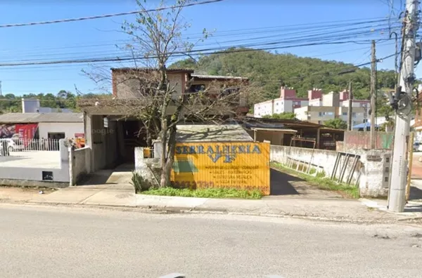 Excelente casa comercial e residencial com 700m2 de área construída 
