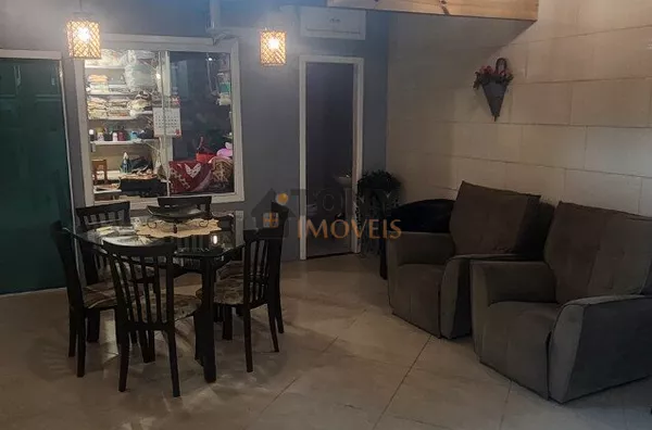 Sobrado de 3 quartos sendo duas suítes, localizado em Capoeiras - Florianópolis