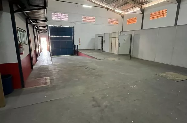 GALPÃO COM 460M² EM AREIAS 