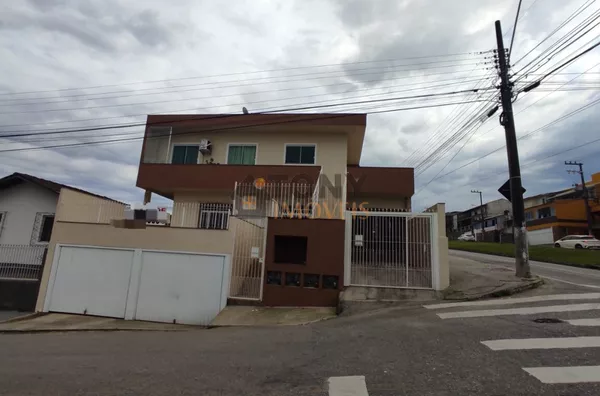 CASA COMERCIAL NA AV DAS TORRES COM 5 APARTAMENTOS 