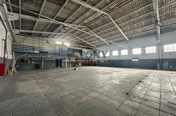 GALPÃO COM 2000M² PRIVATIVOS PERTO DA BR EM BIGUAÇU