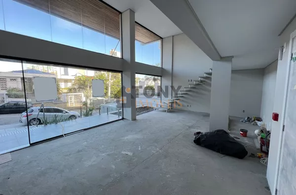 LOJA COM MEZANINO - COQUEIROS