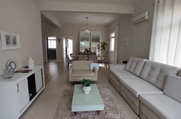 CASA COM 4 SUÍTES NO BALNEARIO DO ESTREITO