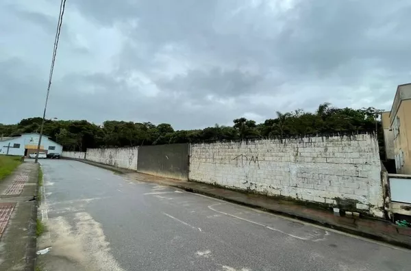 Ótimo terreno de 498,11m2 no bairro Ceniro Martins - São José.