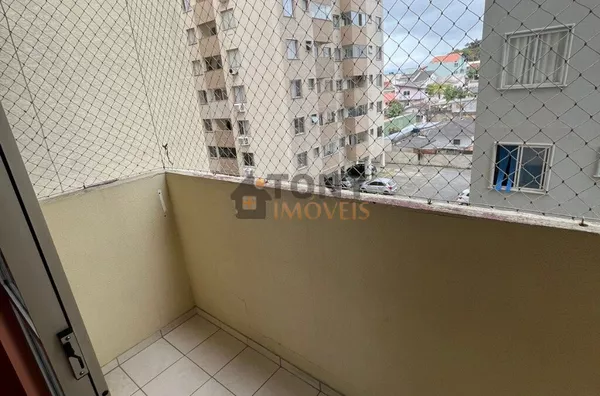 dois dormitórios com guarda roupas cozinha planejada