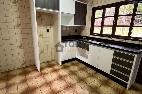 Casa com 3 dorm. sendo um suíte, perto do Bosque das Mansões