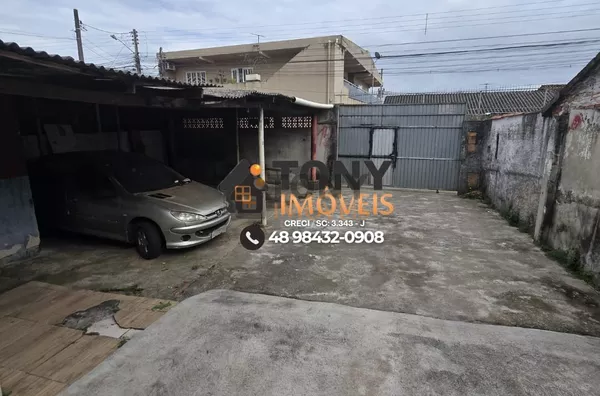 Casa à venda no bairro Serraria - São José - SC.