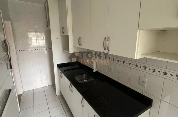 dois dormitórios com guarda roupas cozinha planejada