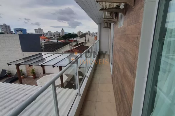 Excelente casa com piscina, jacuzzi, 3 dorm. 4 vagas -ACEITA PERMUTA