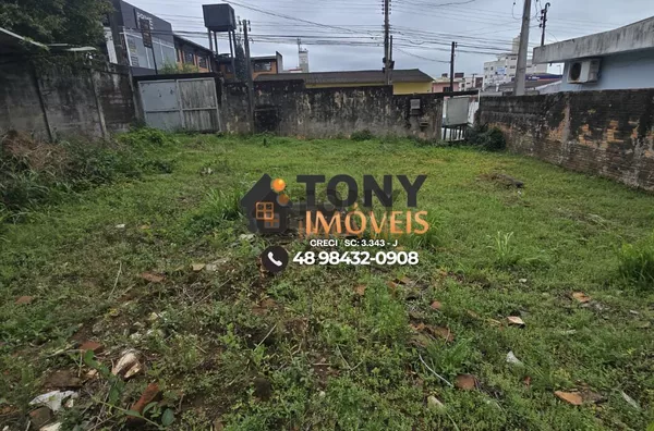Terreno muito bem localizado próximo av. Leoberto Leal - São José - SC