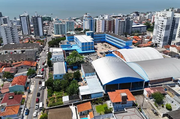 INCRIVEL CASA EM BARREIROS COM 4 QUARTOS