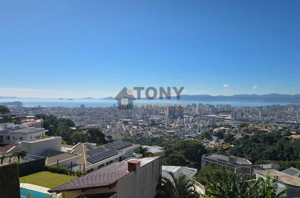 Casa de Alto Padrão no Bosque das Mansões | 6 Dormitórios | Vista Panorâmica - São José - SC