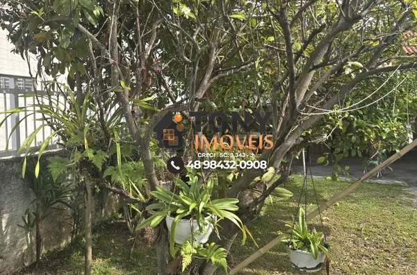 Casa comercial de 3 dormitórios à venda no bairro Praia Comprida - São José