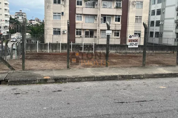 TERRENO COM VIABILIDADE PARA 8 PAVIMENTOS - ACEITA PERMUTA