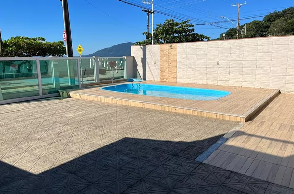 CASA COM 3 QUARTOS EM FRENTE A PRAIA DE FORA 