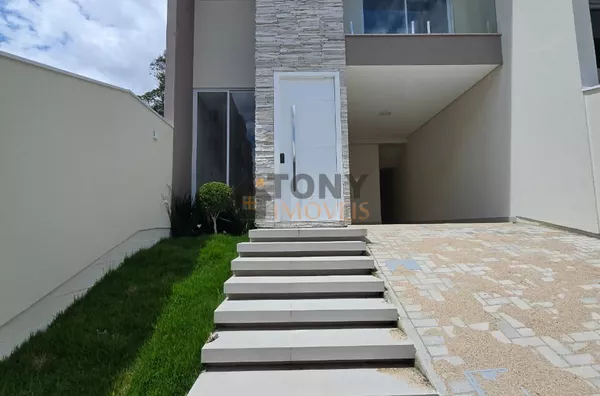 Sobrado com 150m² de 3 dormitórios sendo 1 suíte localizado no bairro Ipiranga - São José - SC.