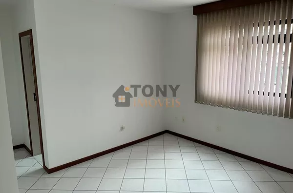 Campinas, dois dormitórios sendo um suíte, dois elevadores, garagem coberta, sol da manhã. 