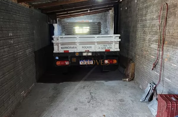 Duas casas à venda em terreno de 324m, 05 dorm com 02 suítes.