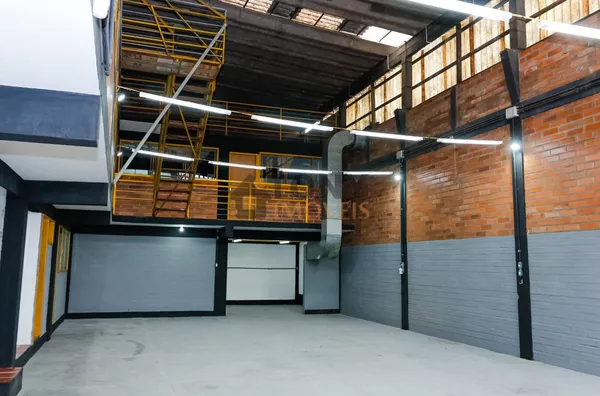 ÓTIMO GALPÃO COM 474m² AO LADO DA BR COM RENDA DE 7 MIL