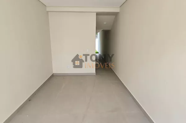 Sobrado com 150m² de 3 dormitórios sendo 1 suíte localizado no bairro Ipiranga - São José - SC.